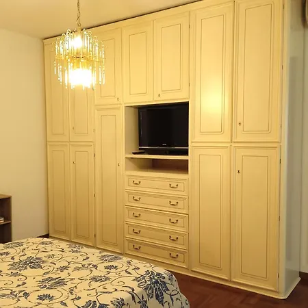 게스트하우스 Matrimoniale Con Bagno En E Terrazzo 3*